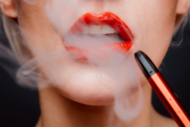 Vaping Device and Vape Smoking