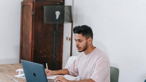 things to check before hiring an essay writer