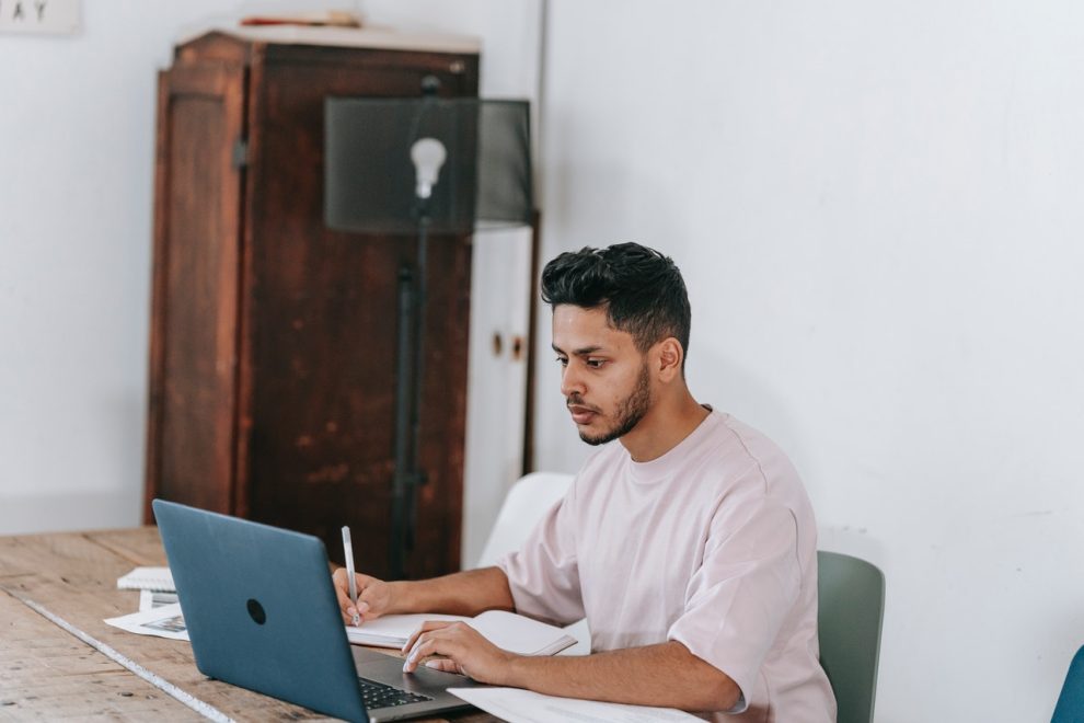 things to check before hiring an essay writer