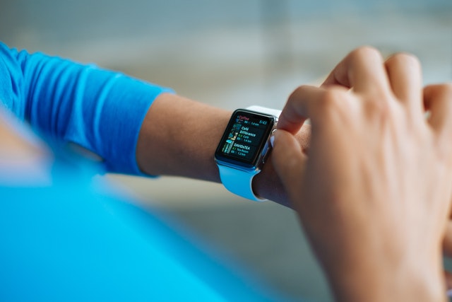 Best Smartwatches Under 2000
