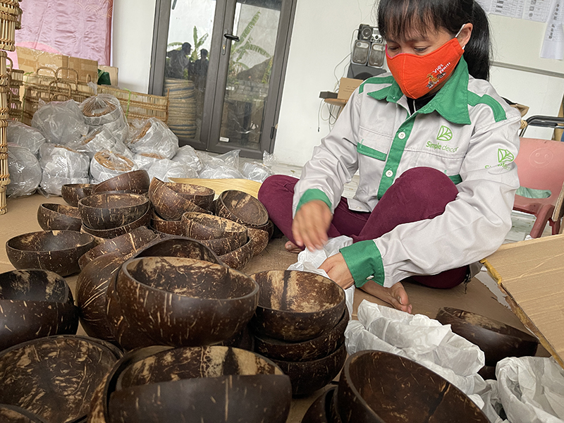 wholesale-manufacturer-of-coconut-bowls-simple-decor