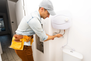When to Call a Plumber for Water Heater Assistance