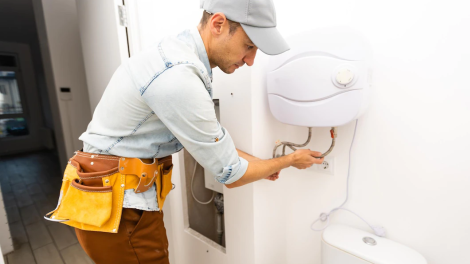 When to Call a Plumber for Water Heater Assistance